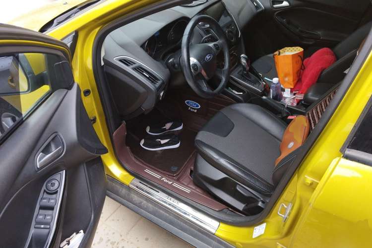 Used Ford Focus 2012 Hatchback 1.6L Automatic Fashion Edition Driver Seat