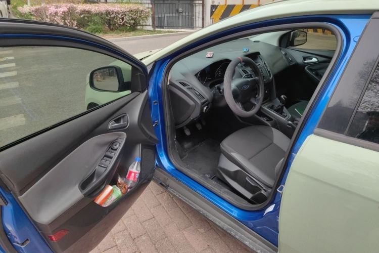 Used Ford Focus 2012 Hatchback 1.6L Manual Comfort Model Driver Seat