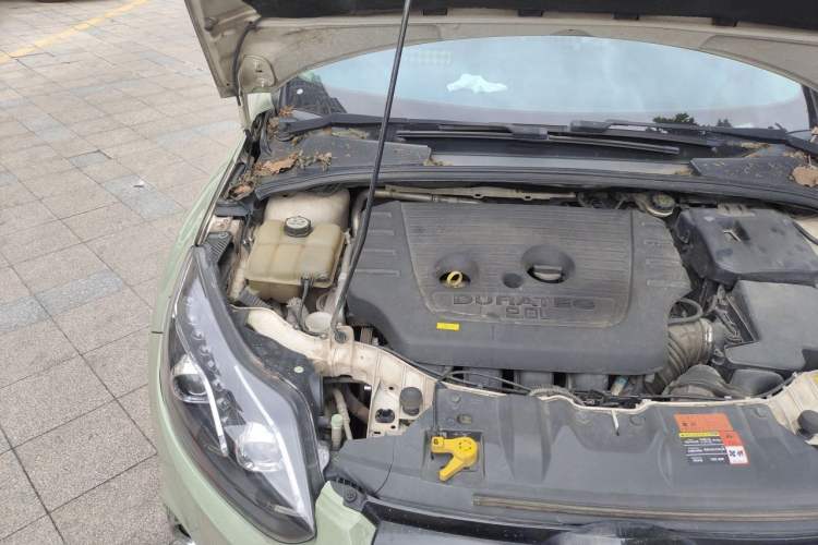 Used Ford Focus 2012 Hatchback 2.0L Automatic Luxury Sport Model Engine Bay Right
