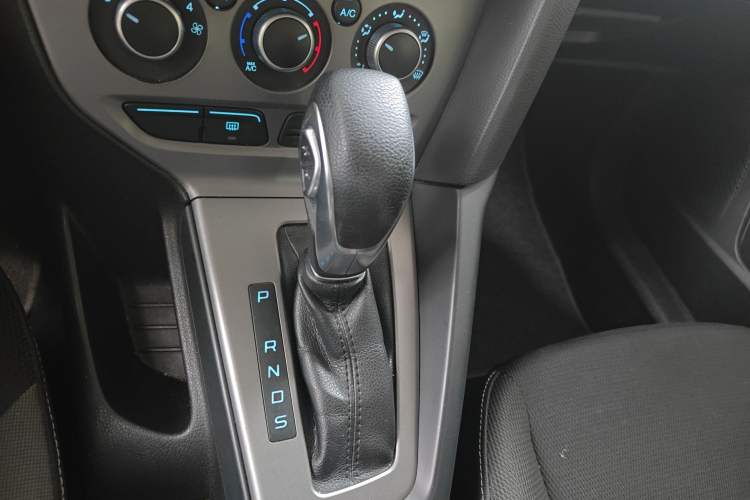 Used Ford Focus 2012 Hatchback 1.6L Automatic Comfort Model Gear Lever