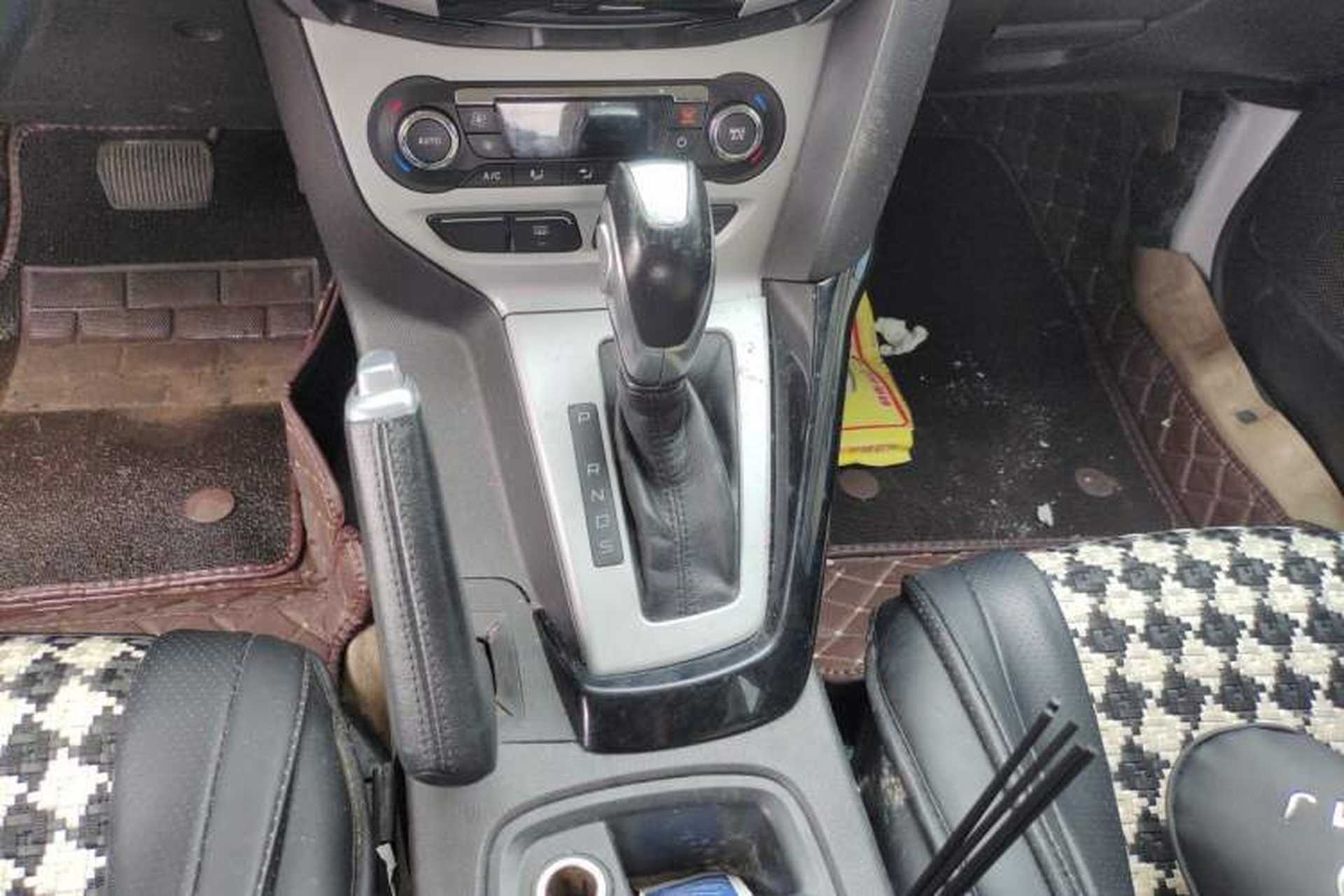 Used Ford Focus 2012 Hatchback 2.0L Automatic Luxury Sport Model Gear Lever