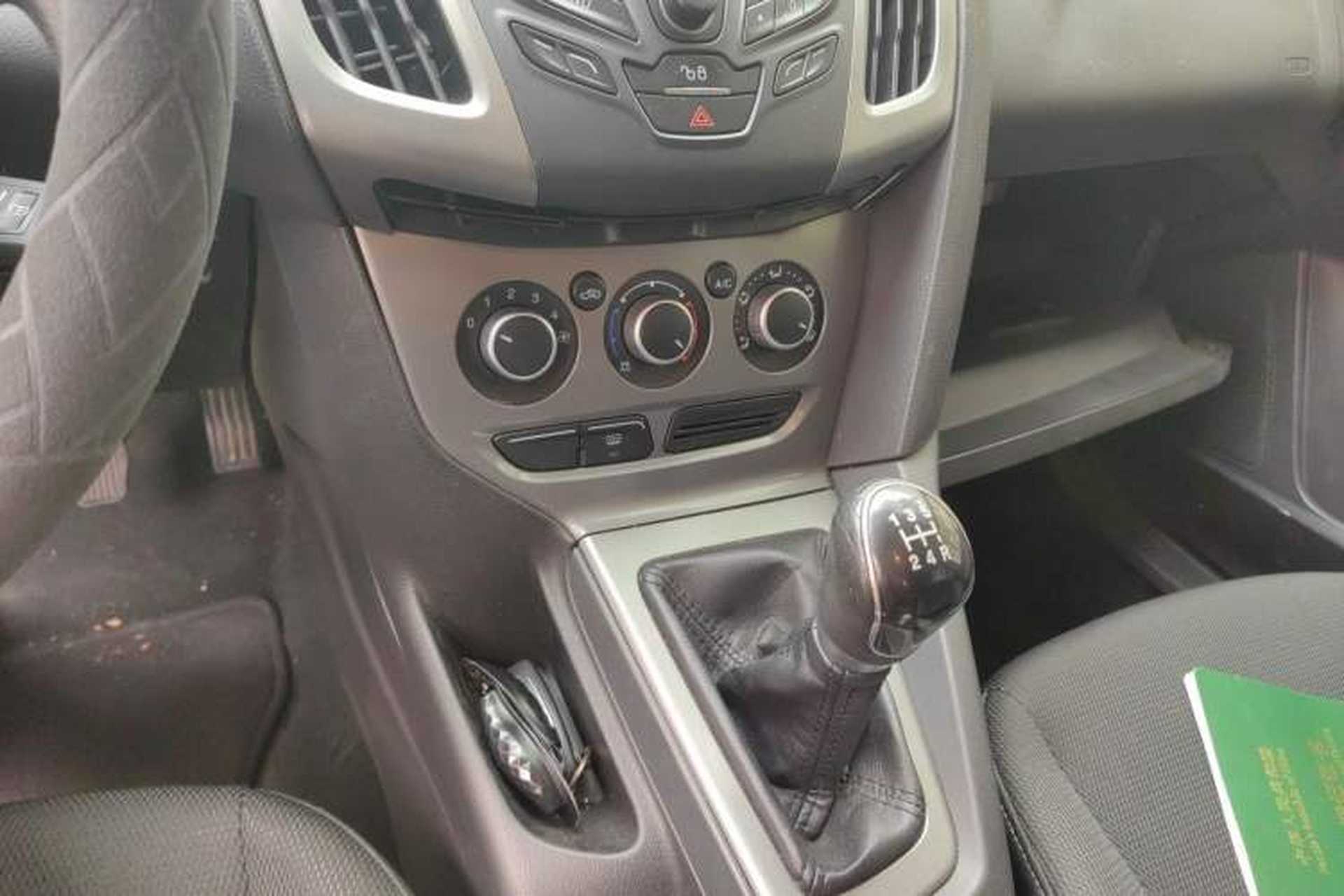 Used Ford Focus 2012 Hatchback 1.6L Manual Comfort Model Gear Lever