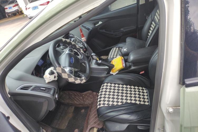 Used Ford Focus 2012 Hatchback 2.0L Automatic Luxury Sport Model Left Front Seat