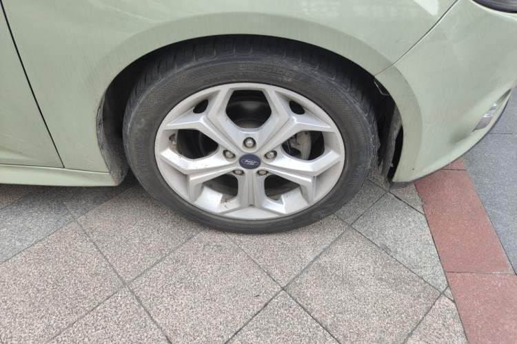 Used Ford Focus 2012 Hatchback 2.0L Automatic Luxury Sport Model Right Front Wheel Hub