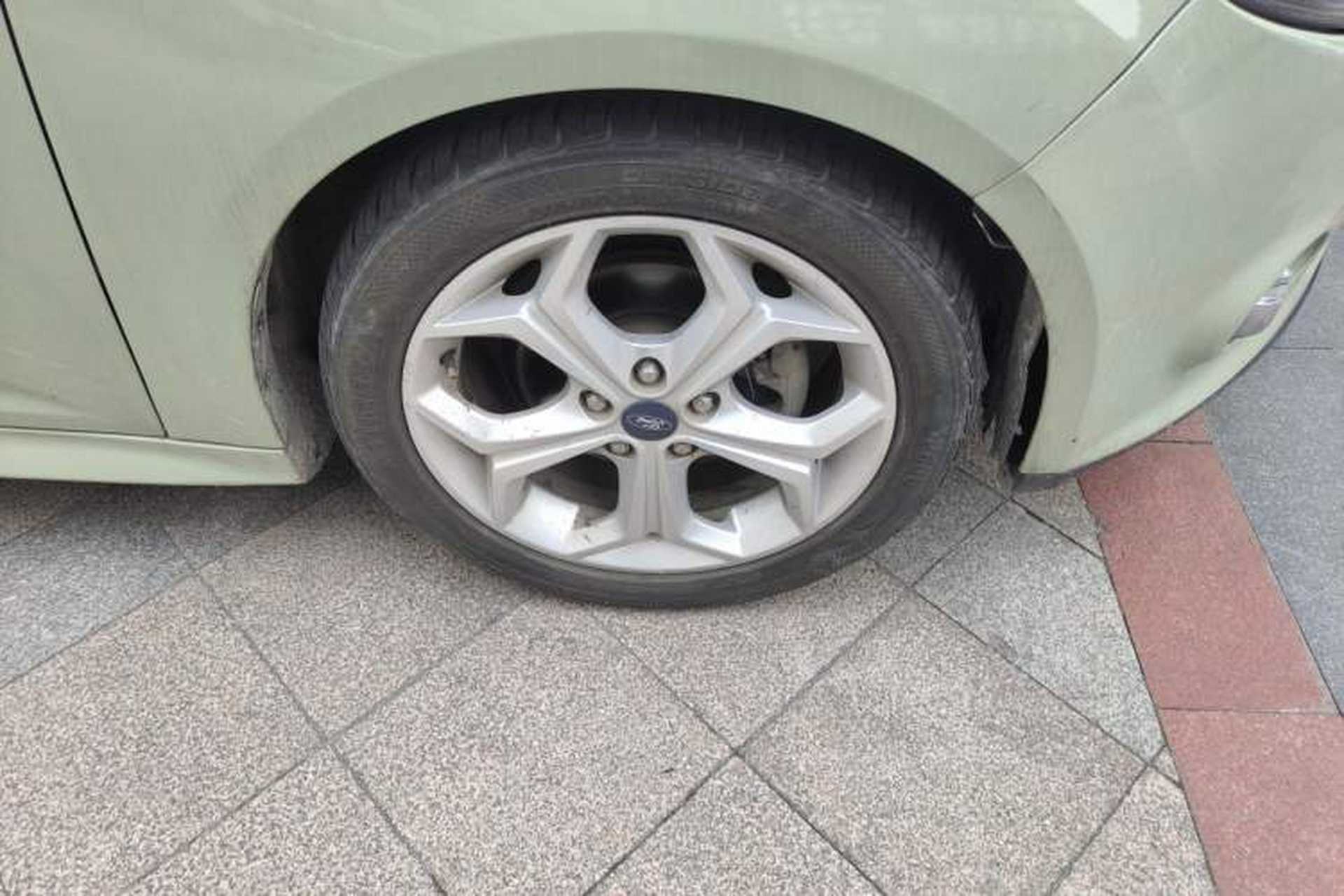 Used Ford Focus 2012 Hatchback 2.0L Automatic Luxury Sport Model Right Front Wheel Hub