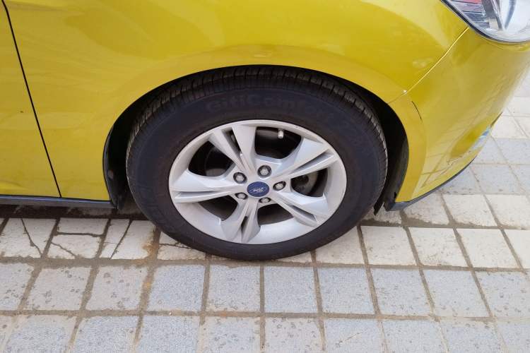 Used Ford Focus 2012 Hatchback 1.6L Automatic Fashion Edition Right Front Wheel Hub