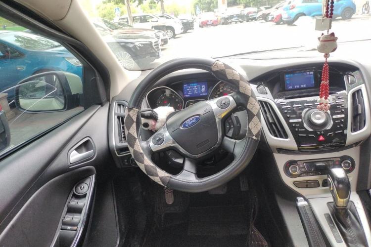 Used Ford Focus 2012 Hatchback 2.0L Automatic Luxury Sport Model Steering Wheel
