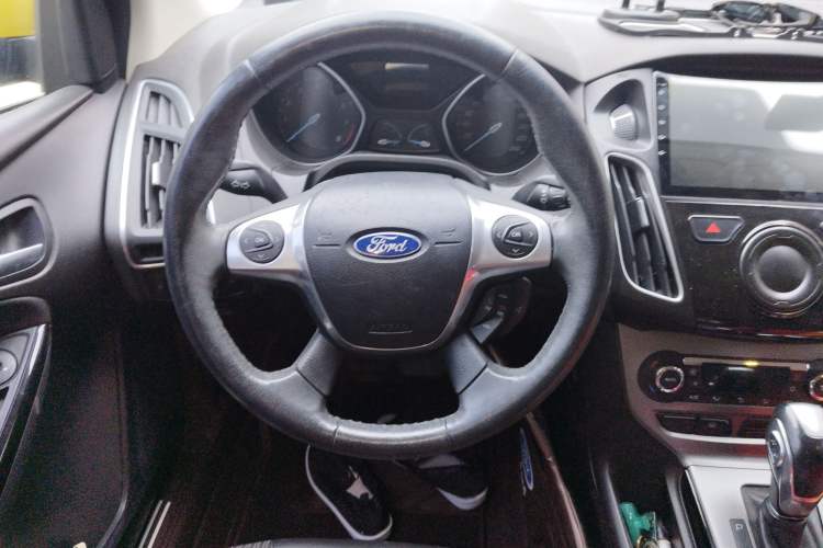 Used Ford Focus 2012 Hatchback 1.6L Automatic Fashion Edition Steering Wheel