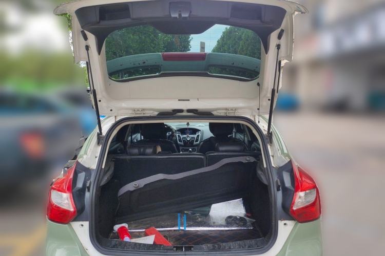 Used Ford Focus 2012 Hatchback 2.0L Automatic Luxury Sport Model Trunk