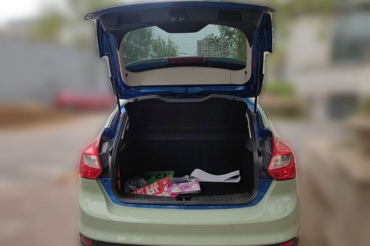 Used Ford Focus 2012 Hatchback 1.6L Manual Comfort Model Trunk