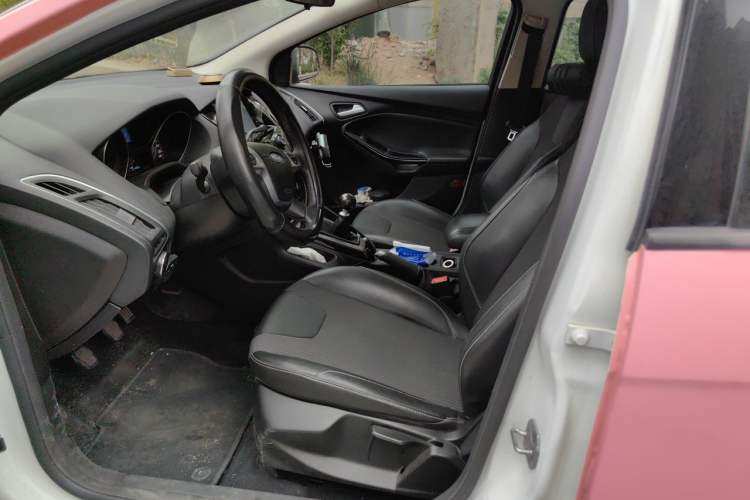 Used Ford Focus 2012 Sedan 1.6L Manual Fashion Edition Left Front Seat