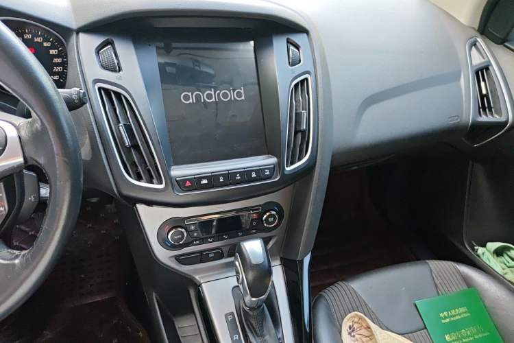 Used Ford Focus 2012 Hatchback 1.6L Automatic Fashion Edition Audio And AC Panel