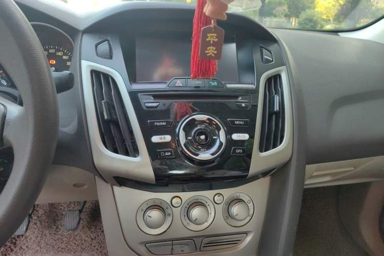 Used Ford Focus 2012 Sedan 1.6L Manual Comfort Model Audio And AC Panel
