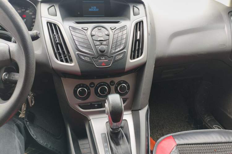 Used Ford Focus 2012 Hatchback 1.6L Automatic Comfort Model Audio And AC Panel