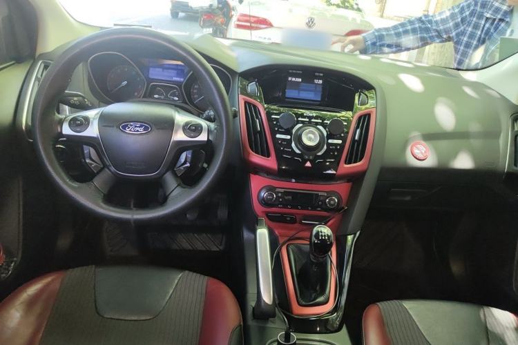 Used Ford Focus 2012 Hatchback 2.0L Manual Luxury Sport Model Center Console