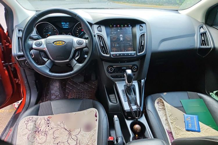 Used Ford Focus 2012 Hatchback 1.6L Automatic Fashion Edition Center Console