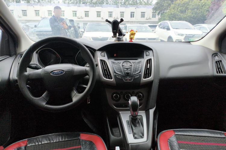Used Ford Focus 2012 Hatchback 1.6L Automatic Comfort Model Center Console