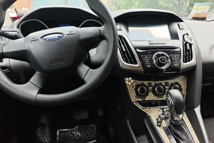 Used Ford Focus 2012 Hatchback 1.6L Automatic Comfort Model Center Console