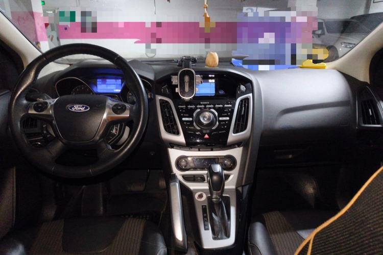 Used Ford Focus 2012 Hatchback 2.0L Automatic Luxury Sport Model Center Console