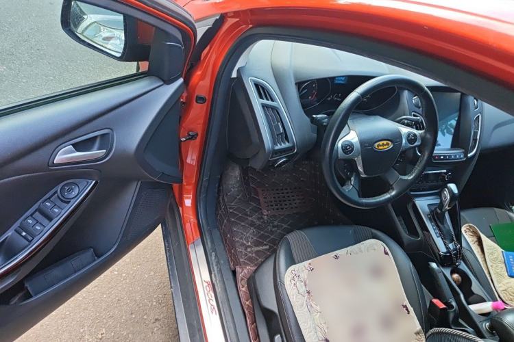 Used Ford Focus 2012 Hatchback 1.6L Automatic Fashion Edition Driver Seat
