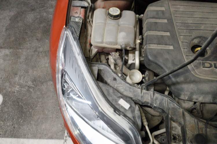 Used Ford Focus 2012 Hatchback 2.0L Automatic Luxury Sport Model Engine Bay Right