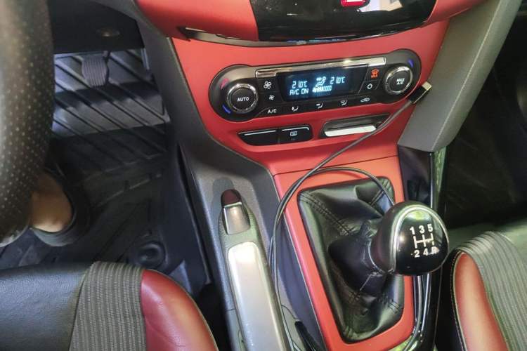 Used Ford Focus 2012 Hatchback 2.0L Manual Luxury Sport Model Gear Lever