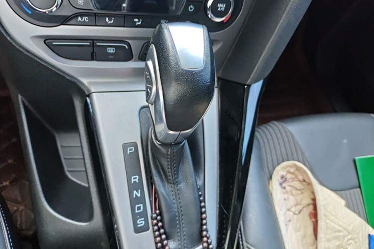Used Ford Focus 2012 Hatchback 1.6L Automatic Fashion Edition Gear Lever