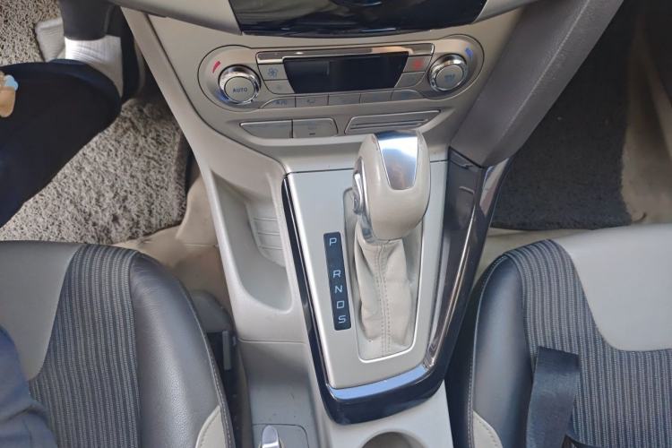 Used Ford Focus 2012 Hatchback 1.6L Automatic Fashion Edition Gear Lever