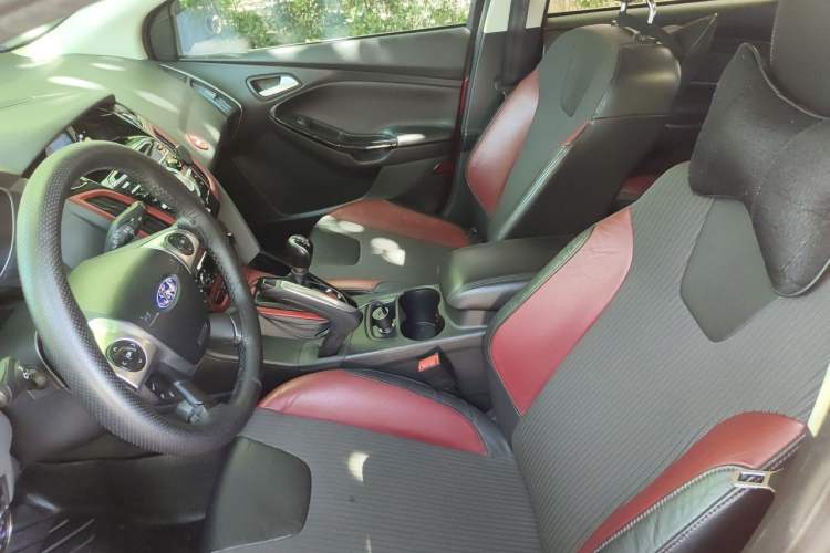 Used Ford Focus 2012 Hatchback 2.0L Manual Luxury Sport Model Left Front Seat