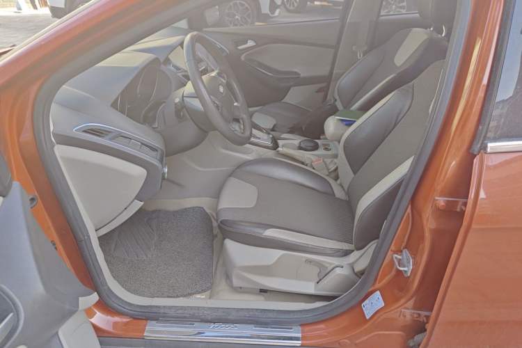 Used Ford Focus 2012 Hatchback 1.6L Automatic Fashion Edition Left Front Seat
