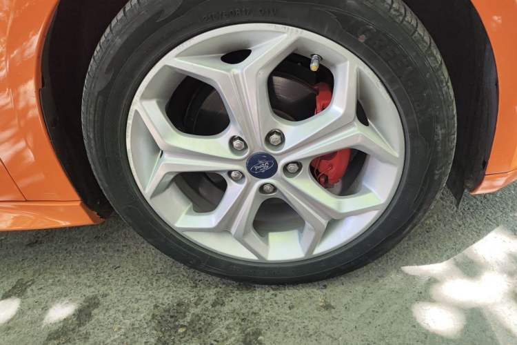 Used Ford Focus 2012 Hatchback 2.0L Manual Luxury Sport Model Right Front Wheel Hub
