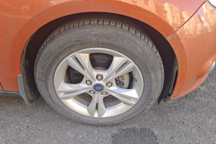 Used Ford Focus 2012 Hatchback 1.6L Automatic Fashion Edition Right Front Wheel Hub