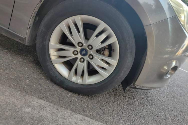 Used Ford Focus 2012 Sedan 1.6L Manual Comfort Model Right Front Wheel Hub