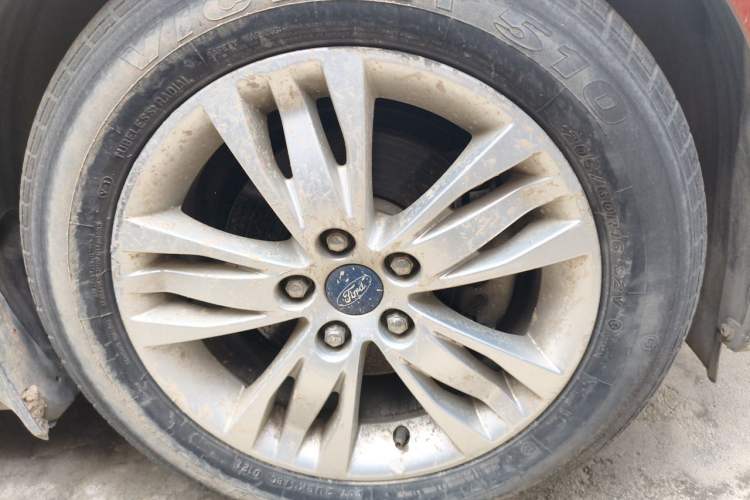 Used Ford Focus 2012 Hatchback 1.6L Automatic Comfort Model Right Front Wheel Hub