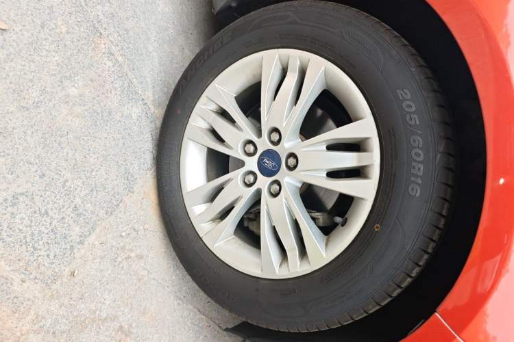 Used Ford Focus 2012 Hatchback 1.6L Automatic Comfort Model Right Front Wheel Hub