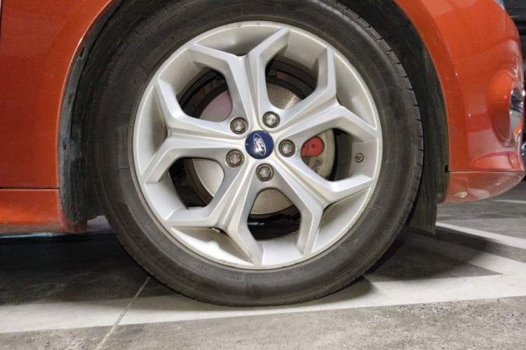 Used Ford Focus 2012 Hatchback 2.0L Automatic Luxury Sport Model Right Front Wheel Hub