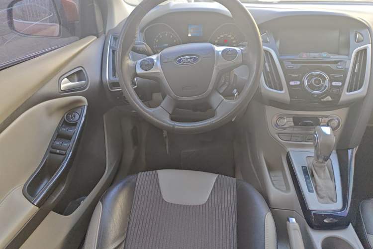 Used Ford Focus 2012 Hatchback 1.6L Automatic Fashion Edition Steering Wheel