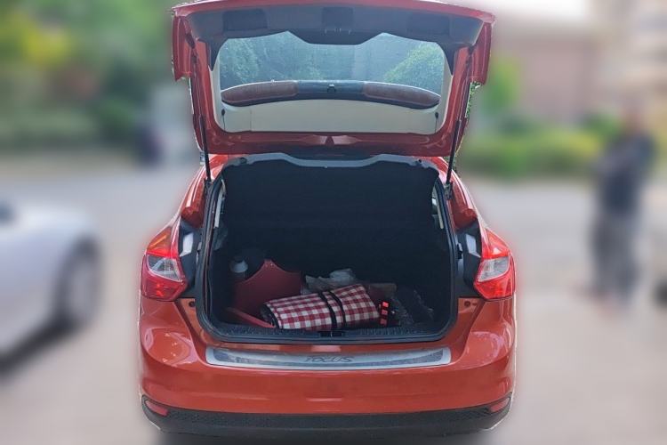 Used Ford Focus 2012 Hatchback 1.6L Automatic Fashion Edition Trunk