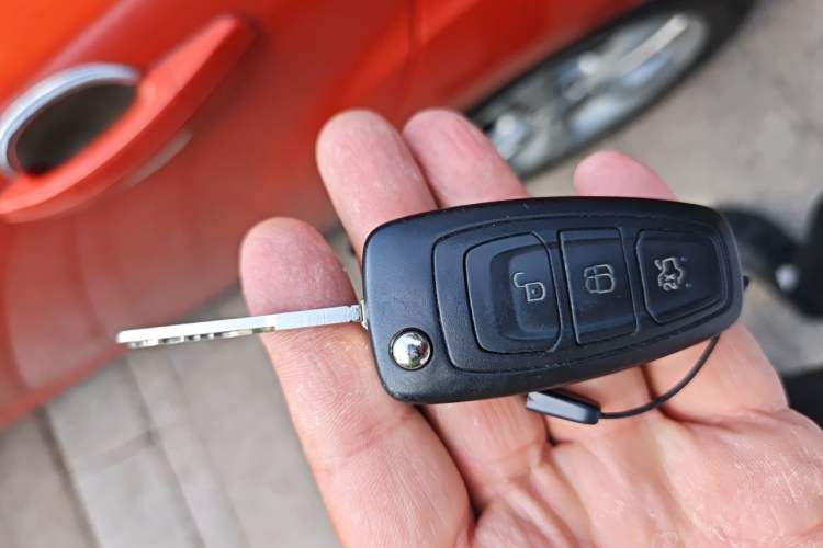 Used Ford Focus 2012 Hatchback 1.6L Automatic Fashion Edition Vehicle Key