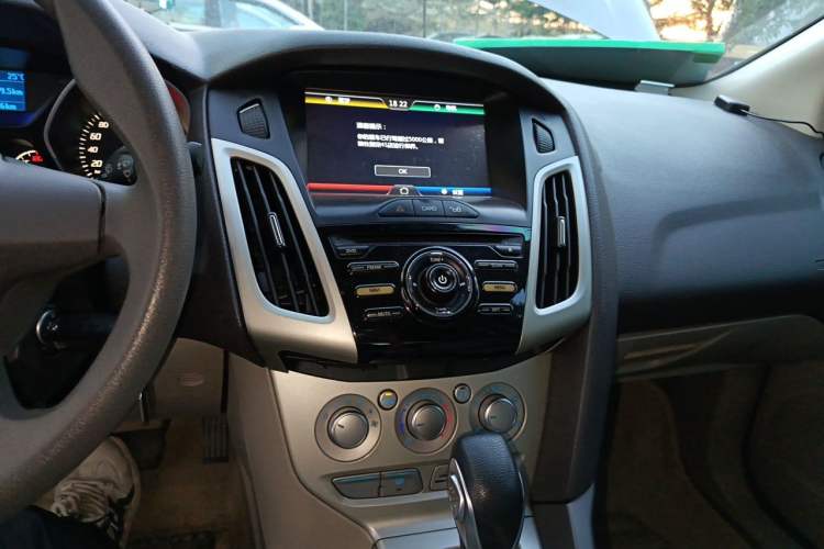 Used Ford Focus 2012 Sedan 1.6L Automatic Comfort Model Audio And AC Panel