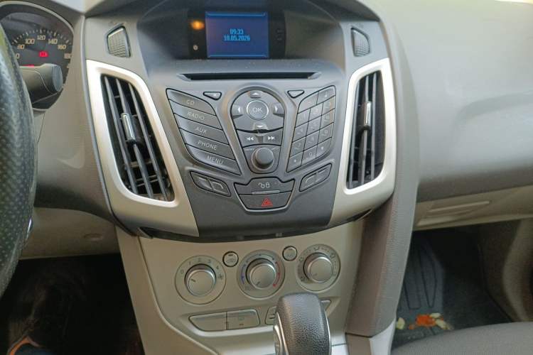 Used Ford Focus 2012 Sedan 1.6L Automatic Comfort Model Audio And AC Panel