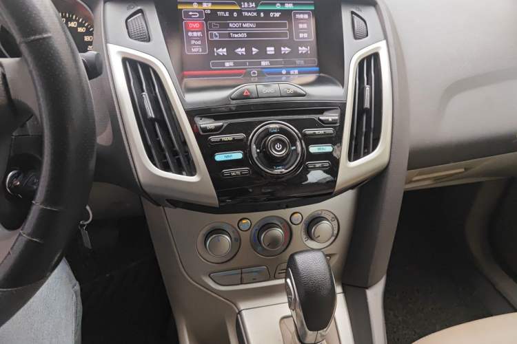Used Ford Focus 2012 Sedan 1.6L Automatic Comfort Model Audio And AC Panel