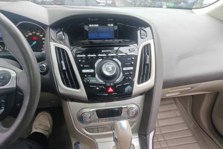 Used Ford Focus 2012 Sedan 2.0L Automatic Flagship Model Audio And AC Panel
