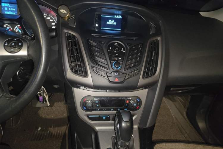 Used Ford Focus 2012 Sedan 1.6L Automatic Fashion Edition Audio And AC Panel