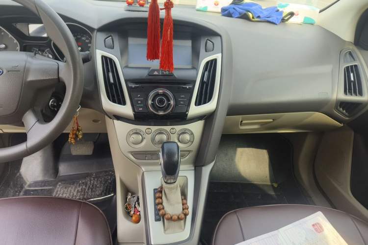 Used Ford Focus 2012 Sedan 1.6L Automatic Comfort Model Audio And AC Panel