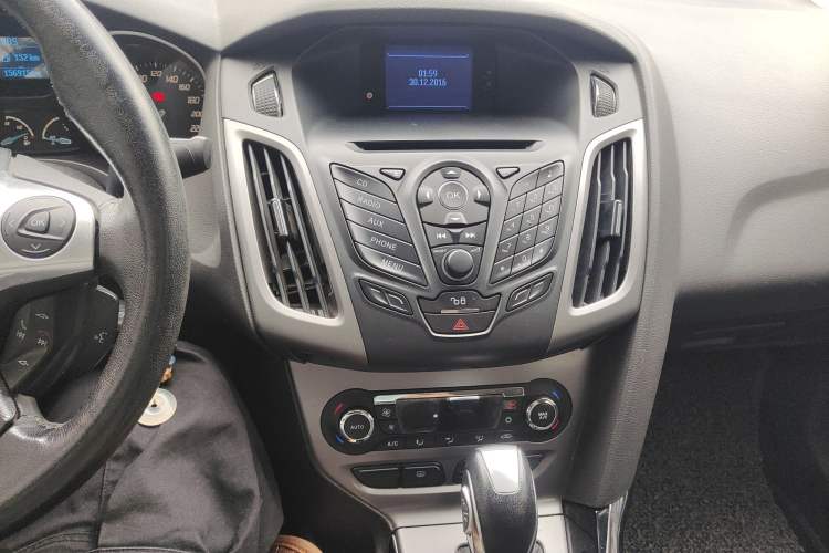 Used Ford Focus 2012 Sedan 1.6L Automatic Fashion Edition Audio And AC Panel