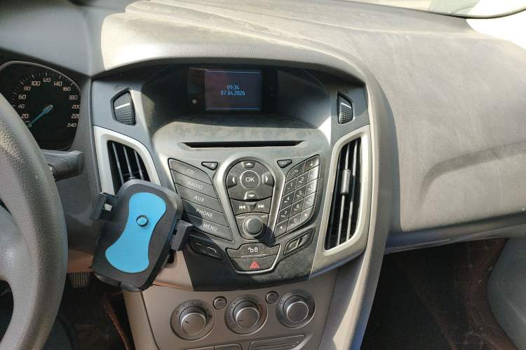Used Ford Focus 2012 Sedan 1.6L Manual Comfort Model Audio And AC Panel