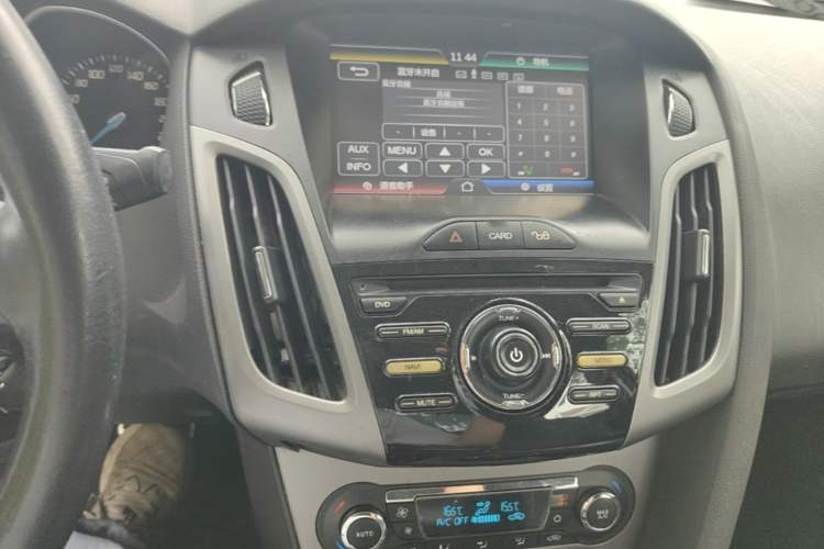 Used Ford Focus 2012 Sedan 1.6L Automatic Fashion Edition Audio And AC Panel
