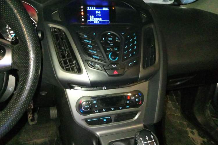 Used Ford Focus 2012 Sedan 1.6L Manual Fashion Edition Audio And AC Panel