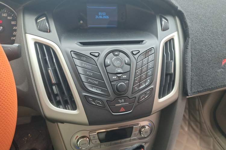 Used Ford Focus 2012 Sedan 1.6L Automatic Fashion Edition Audio And AC Panel
